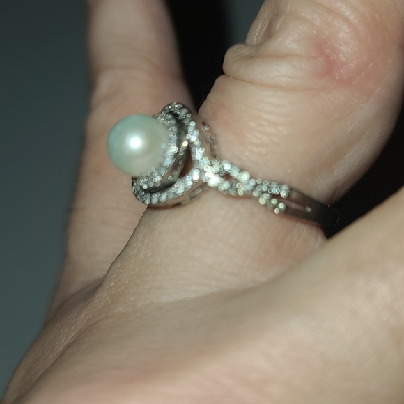 Womens size 8 pear, diamond sterling silver ring. - Picture 4 of 8